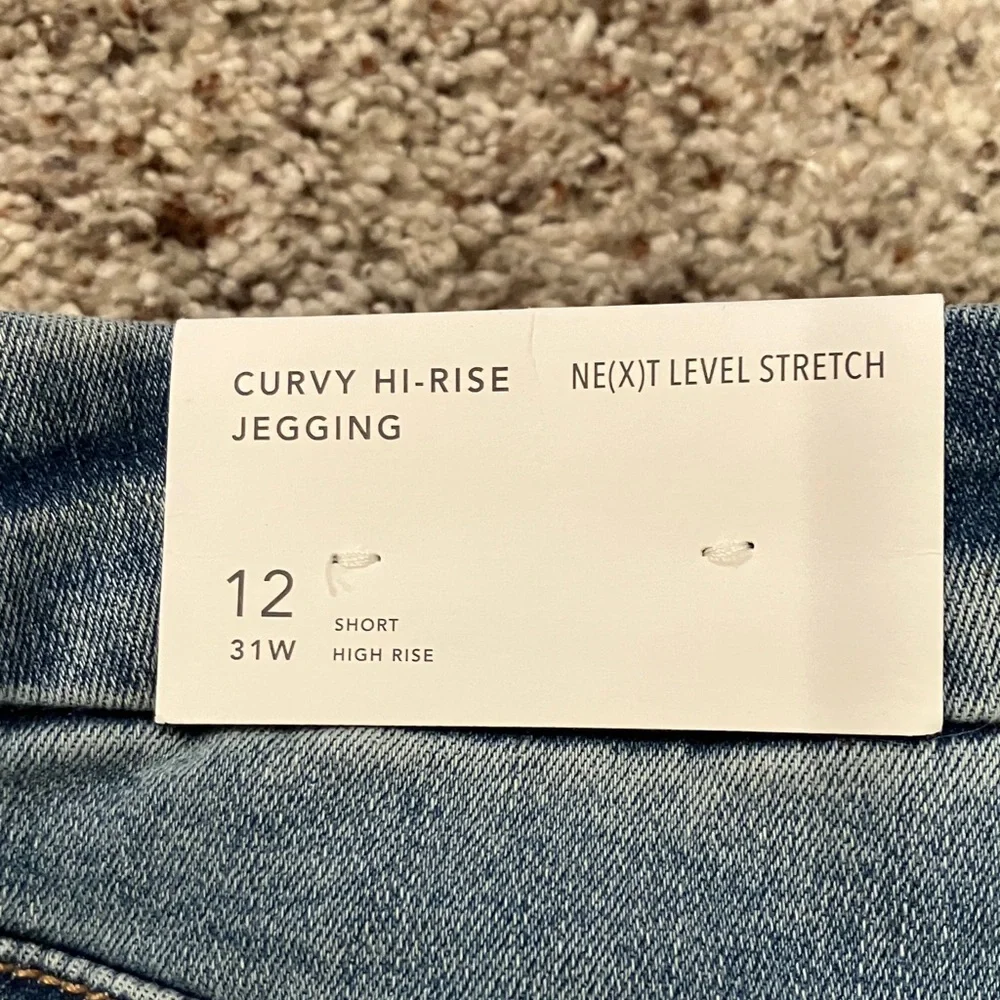 American Eagle distressed, curvy, high-rise, jagging, Ankle Jeans 12 short 31w - Picture 2 of 6